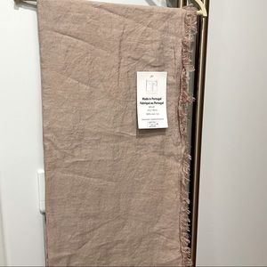 TEXTES  PENESO S. A.  Made in Portugal 49”X 70”  100% LINEN  Tablecloth